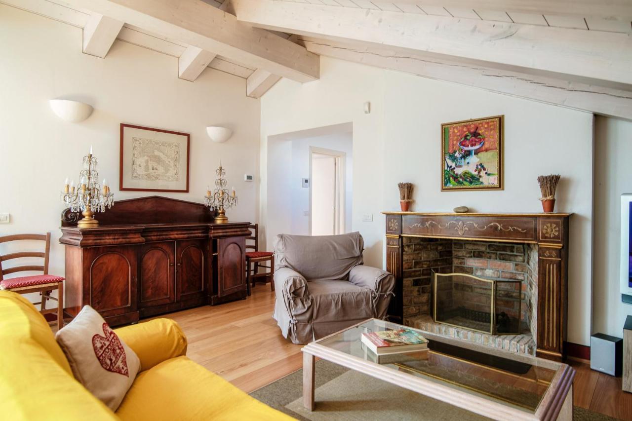 Castello Di Brusata Apartment By Quokka 360 - Romantic Flat With Pool เมนดริซิโอ ภายนอก รูปภาพ
