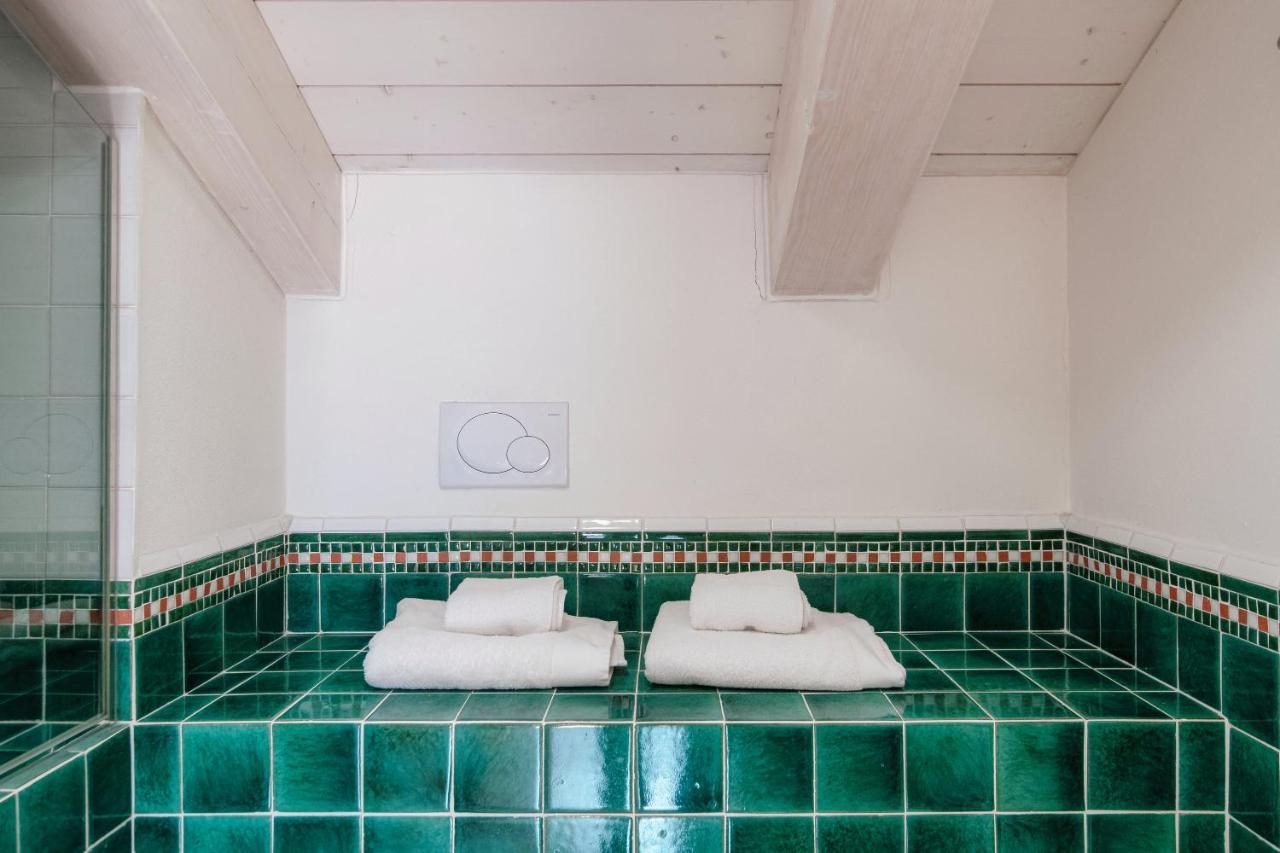 Castello Di Brusata Apartment By Quokka 360 - Romantic Flat With Pool เมนดริซิโอ ภายนอก รูปภาพ